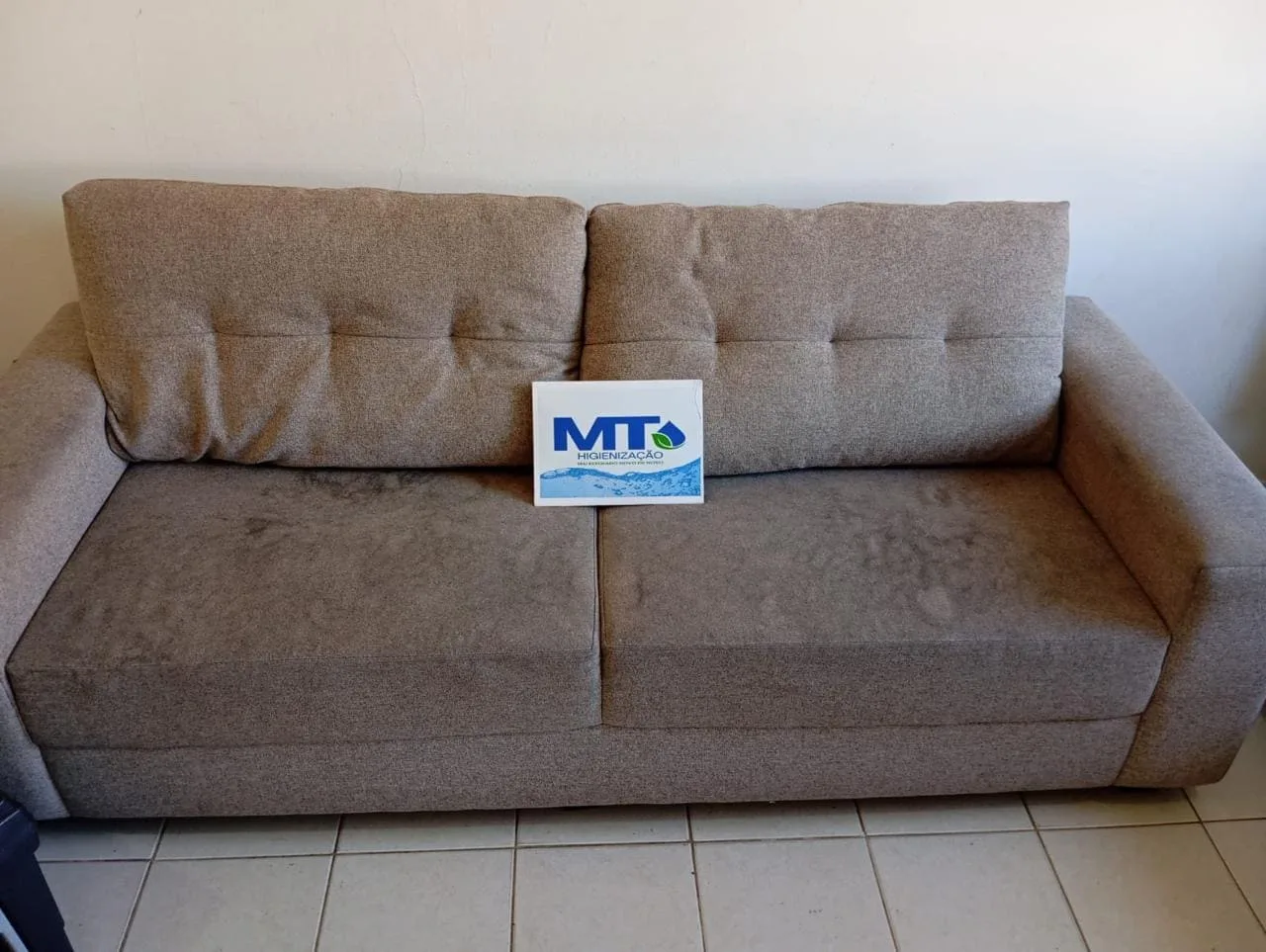 Antes da higienização de sofá pela MT Higienização