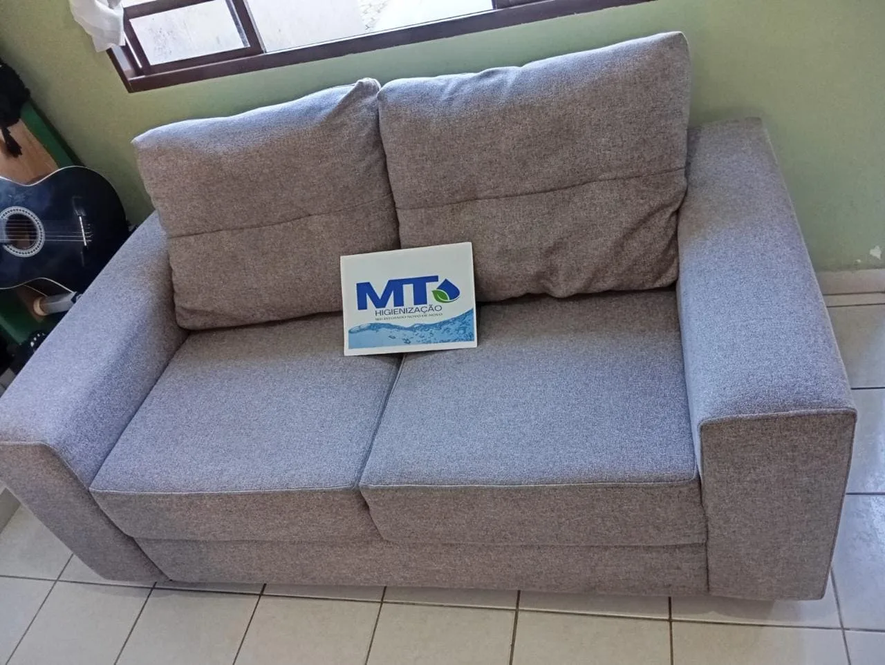 Depois da limpeza de sofá pela MT Higienização
